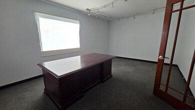370 W 6th St, San Bernardino, CA à louer Photo intérieure– Image 2 sur 6