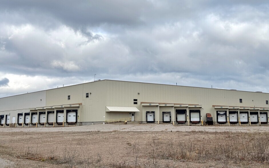 2253 Air Park Rd, Rhinelander, WI à louer - Photo principale – Image 1 sur 8