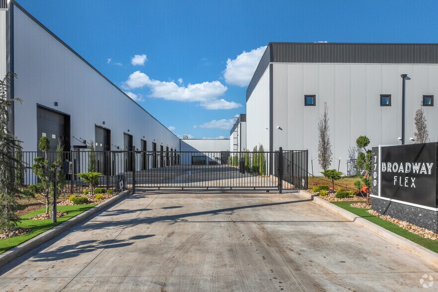 7700 Broadway Ext, Oklahoma City, OK à vendre - Photo de l’immeuble – Image 3 sur 10