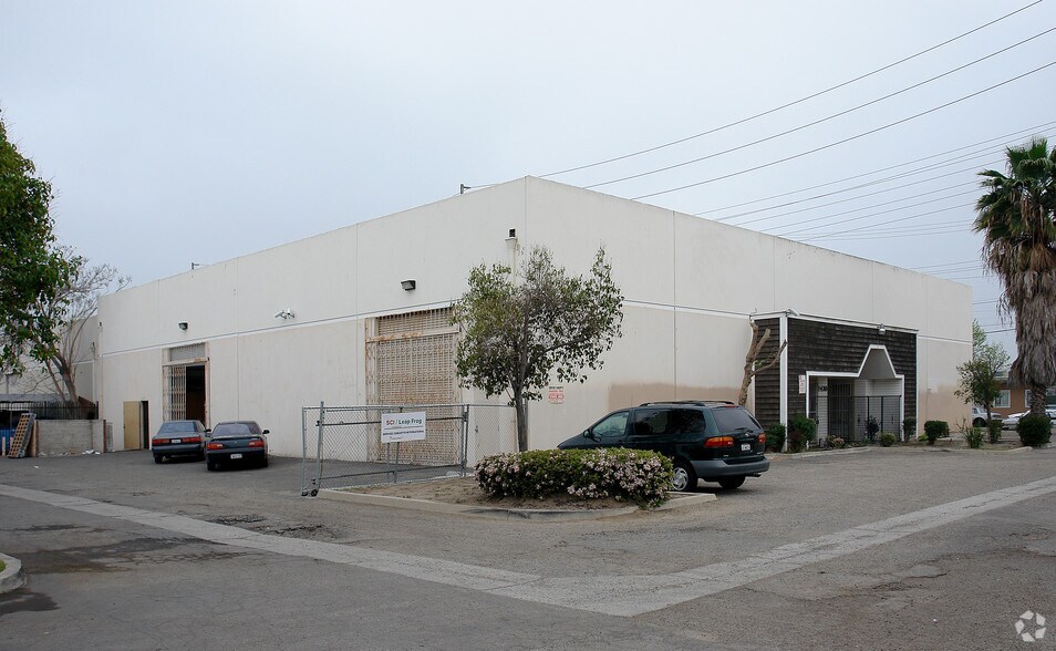 2430 W 5th St, Santa Ana, CA à louer - Photo de l’immeuble – Image 2 sur 7