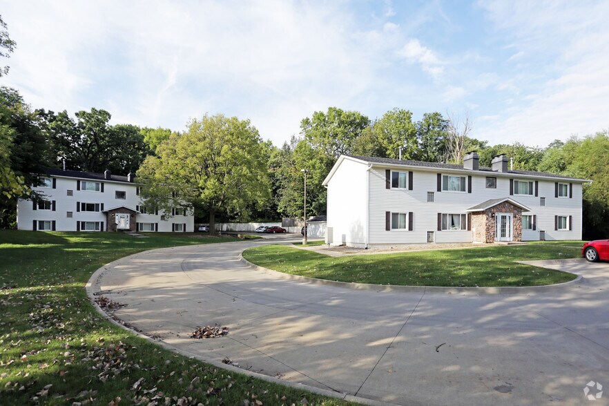 3525 E Ave NW, Cedar Rapids, IA à vendre - Photo de l’immeuble – Image 3 sur 13