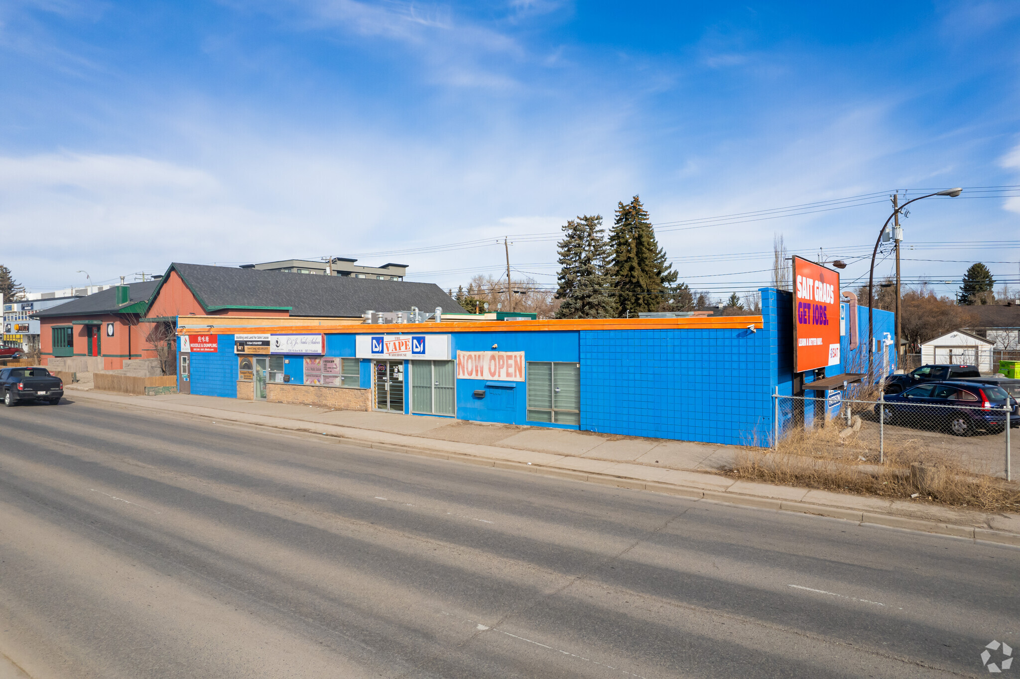 526 16th Ave NW, Calgary, AB à vendre Photo de l’immeuble– Image 1 sur 6