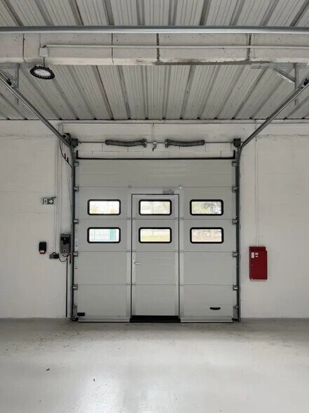 Local d'activités dans Maurepas à vendre - Photo intérieure – Image 3 sur 13