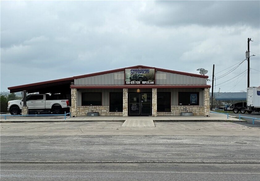 2250 S IH-35, New Braunfels, TX à vendre - Photo de l’immeuble – Image 1 sur 11