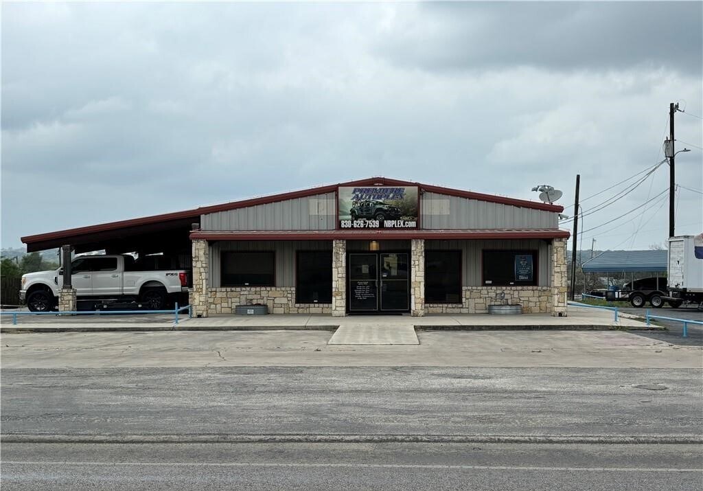 2250 S IH-35, New Braunfels, TX à vendre Photo de l’immeuble– Image 1 sur 12