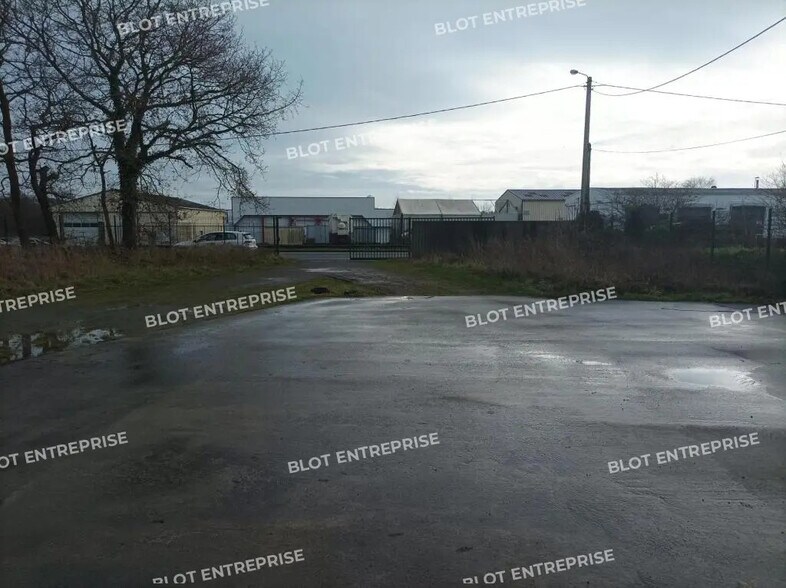 Local d'activités dans Lamballe-Armor à vendre - Photo de l’immeuble – Image 2 sur 4