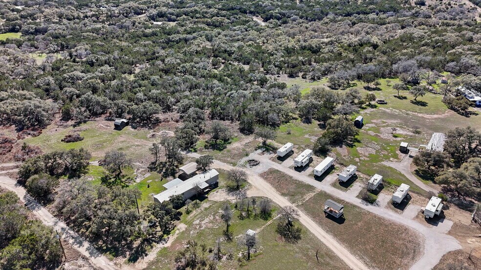 820 Forest View Dr, Blanco, TX à vendre - Photo de l’immeuble – Image 1 sur 47