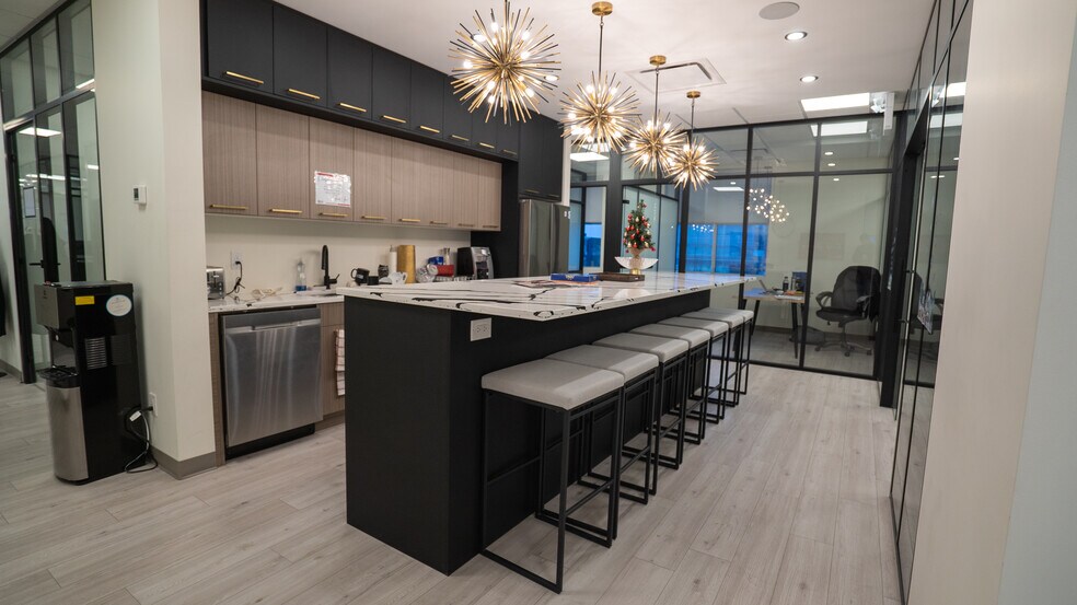 6043 Andrews Way SW, Edmonton, AB à louer - Photo intérieure – Image 2 sur 4