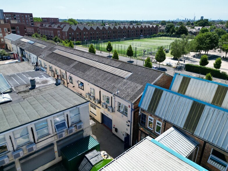 Queensway, Enfield à vendre - Photo de l’immeuble – Image 2 sur 3