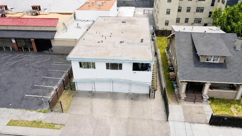 2426 57th Ave, Oakland, CA à vendre - Photo de l’immeuble – Image 3 sur 14