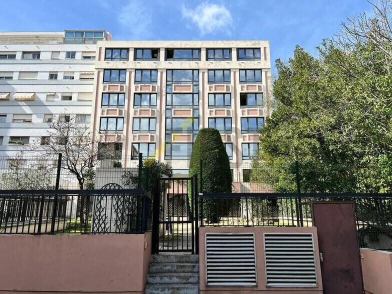 Bureau dans Cannes à louer - Photo de l’immeuble – Image 1 sur 12