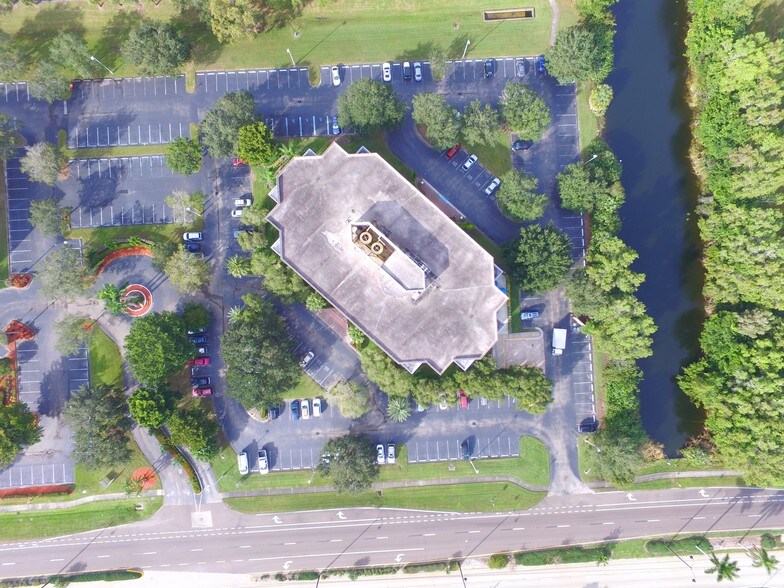 4210 Metro Pky, Fort Myers, FL à vendre - Aérien – Image 2 sur 40