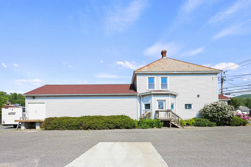 263 State Rd, North Adams, MA à vendre - Photo de l’immeuble – Image 3 sur 24