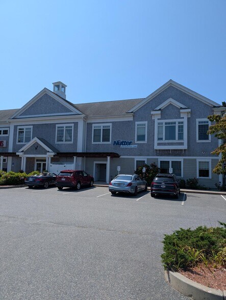 1471 Iyannough Rd, Hyannis, MA à louer - Photo de l’immeuble – Image 2 sur 20