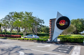 Plus de détails pour 5701 E Hillsborough Ave, Tampa, FL - Bureau à louer