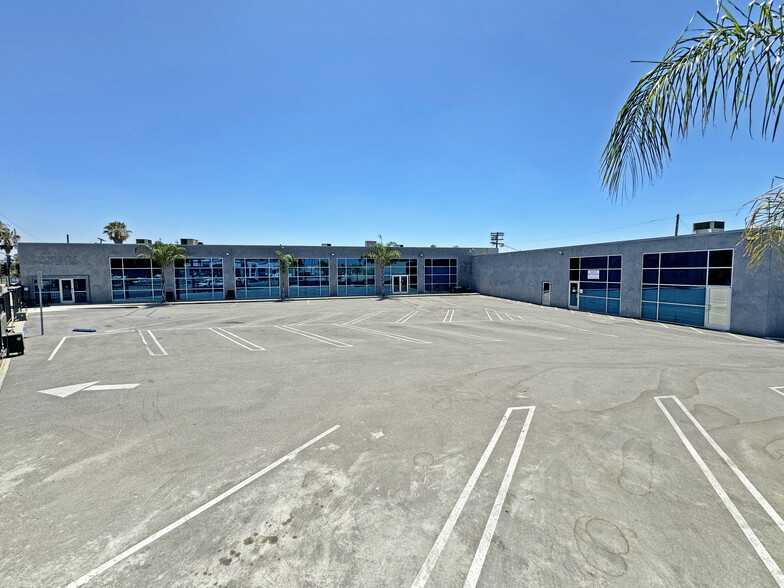 11487 San Fernando Rd, San Fernando, CA à louer - Photo de l’immeuble – Image 1 sur 13