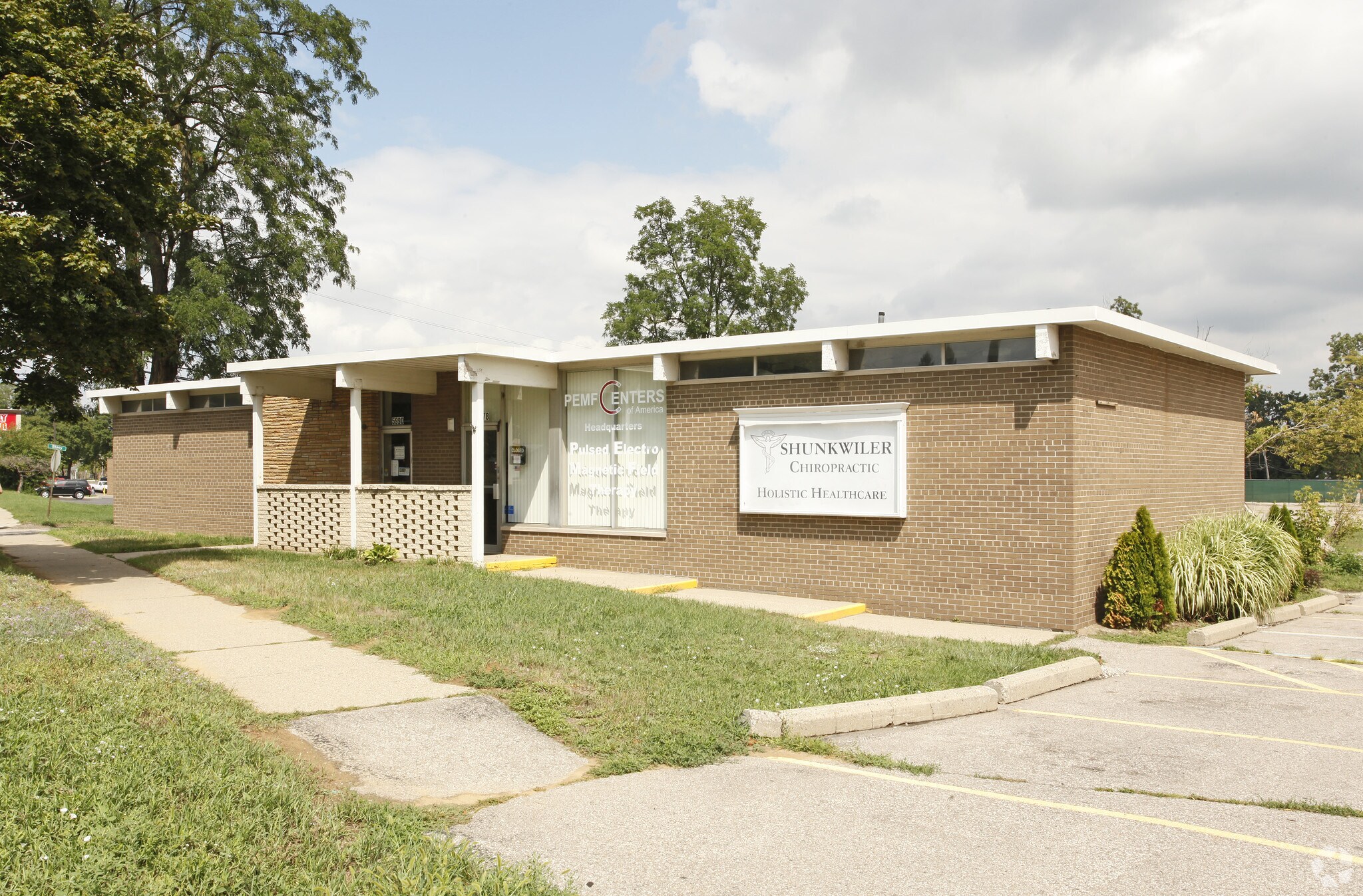 5978-5990 N Wayne Rd, Westland, MI à vendre Photo principale– Image 1 sur 3