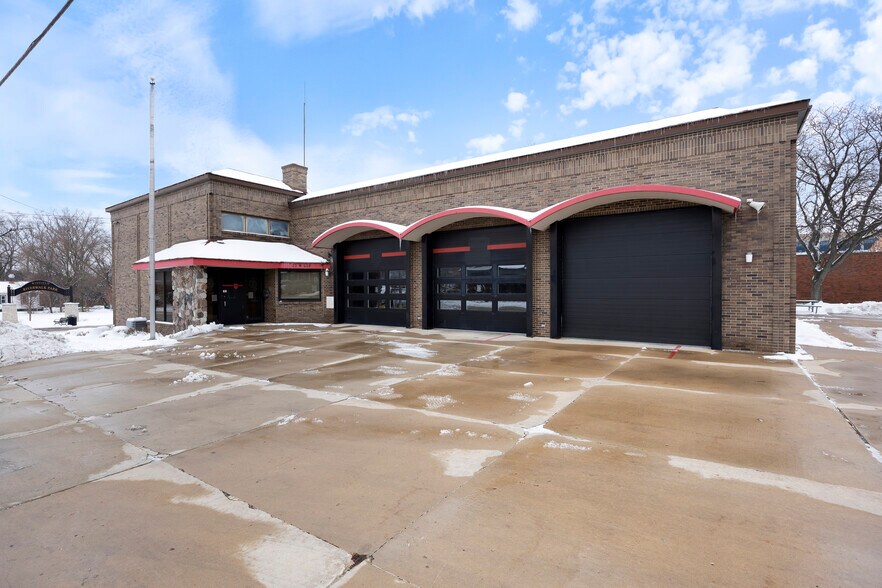 27W530 High Lake Rd, Winfield, IL à vendre - Photo de l’immeuble – Image 2 sur 20