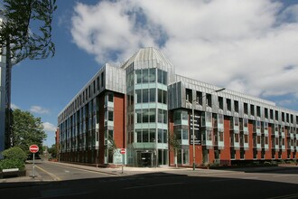 1 Gloucester St, Swindon à louer Photo de l’immeuble– Image 1 sur 2
