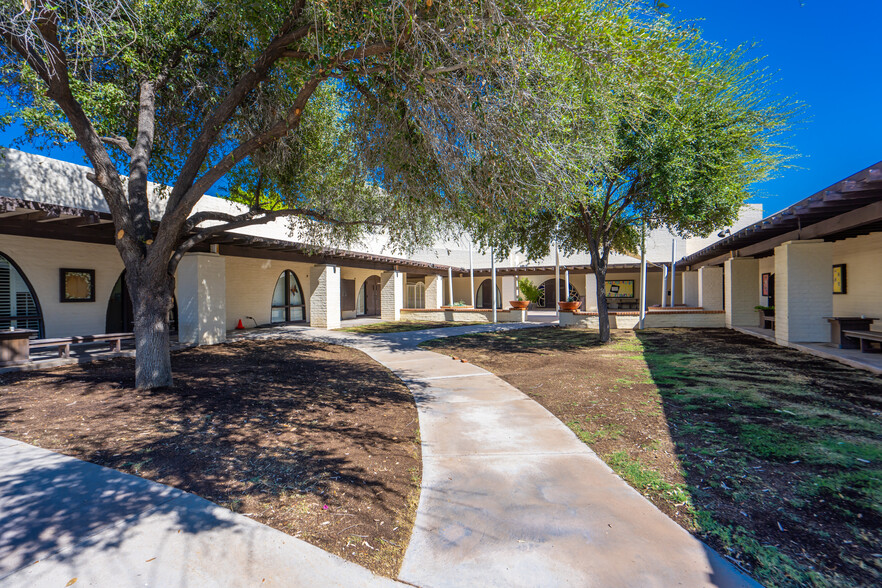 3539 E Stanford Dr, Paradise Valley, AZ à louer - Photo de l’immeuble – Image 3 sur 7