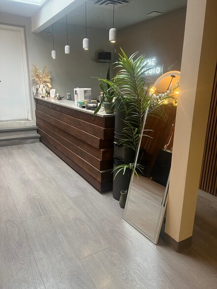 207 12th Ave SW, Calgary, AB à louer - Photo intérieure – Image 2 sur 8