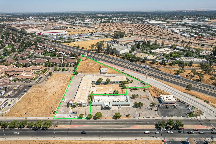 4278 W Ashlan Ave, Fresno, CA à vendre - Photo de l’immeuble – Image 2 sur 23