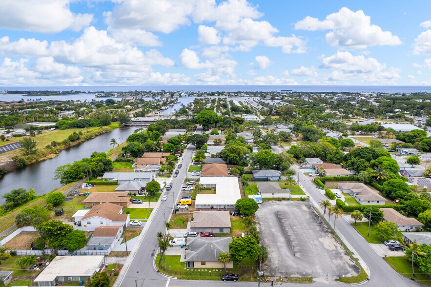 320 NE 13th Ave, Boynton Beach, FL à vendre - Photo de l’immeuble – Image 2 sur 18