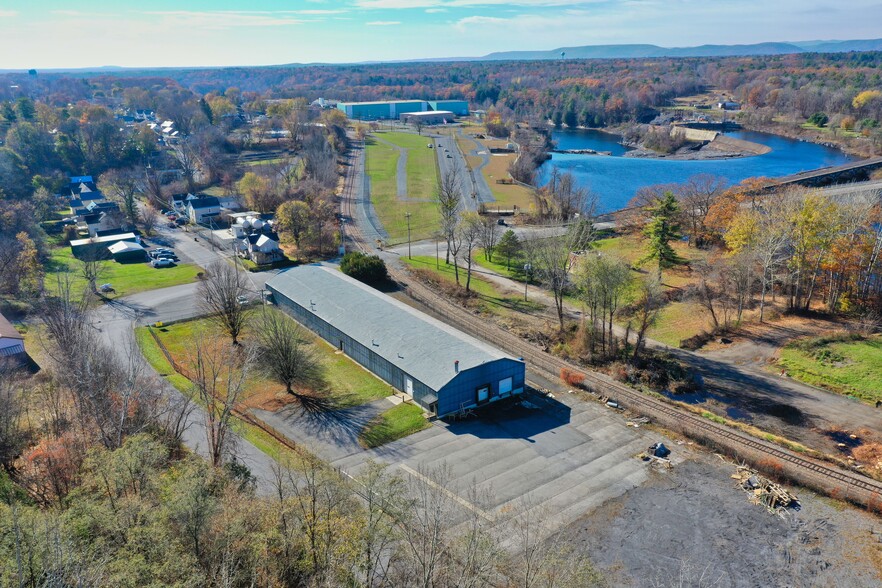 5 Depot St, Hudson Falls, NY à louer - Photo de l’immeuble – Image 2 sur 13