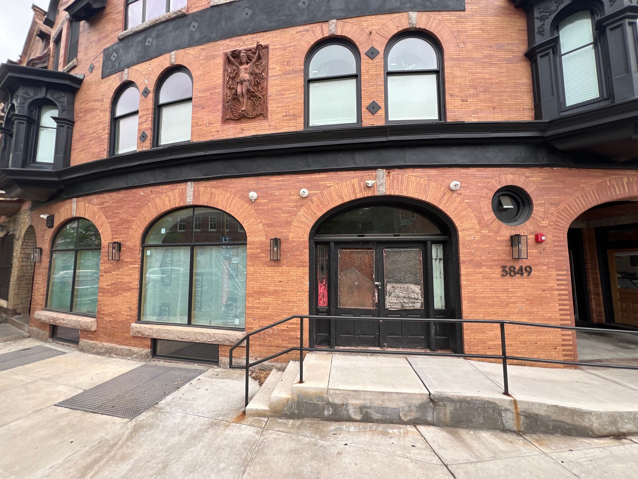 3849 Lancaster Ave, Philadelphia, PA à louer Photo principale– Image 1 sur 7
