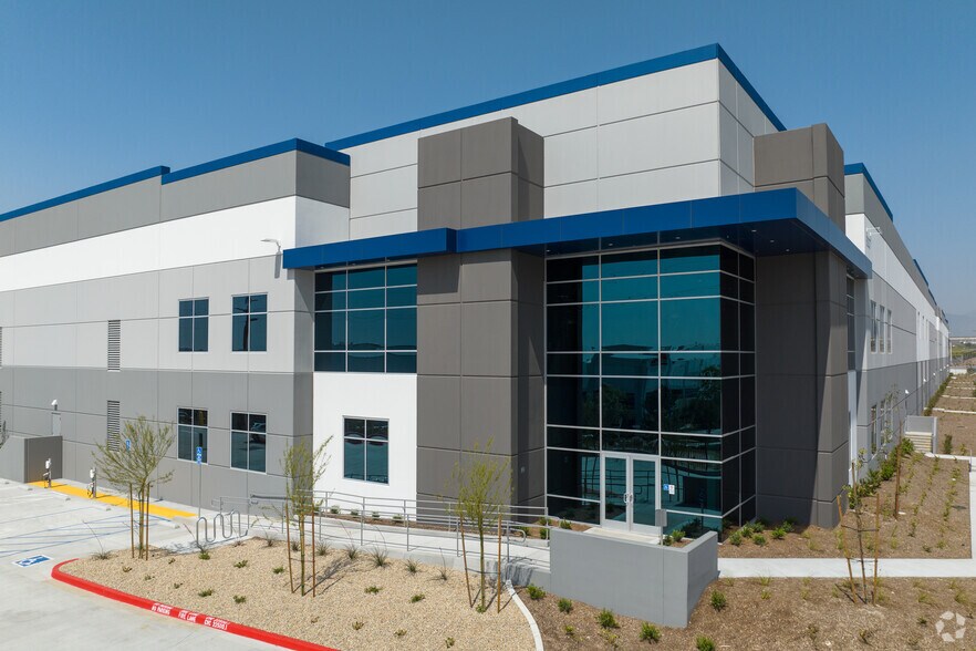 6237 Cajon Blvd, San Bernardino, CA à louer - Photo principale – Image 1 sur 6