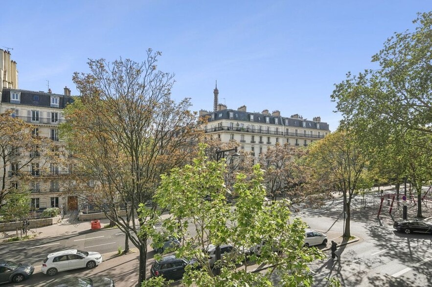 1-3 Avenue Marceau, Paris à vendre - Photo de l’immeuble – Image 2 sur 8