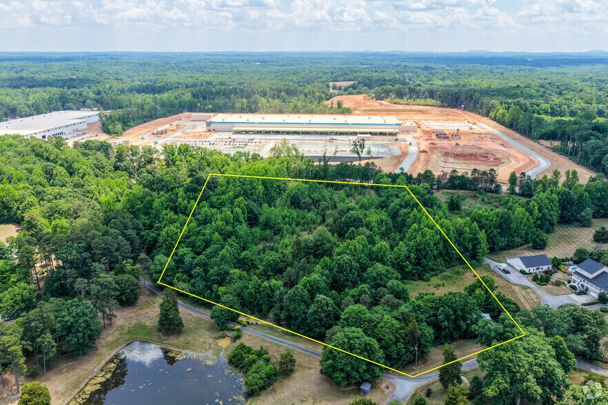 155 Wolfetrail Rd, Greensboro, NC à vendre - Photo de l’immeuble – Image 1 sur 16