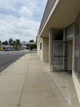 5900-5902 Van Nuys Blvd, Van Nuys, CA à louer Photo intérieure– Image 2 sur 3