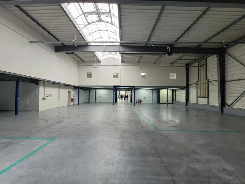 Industriel/Logistique dans Créteil à louer - Photo de l’immeuble – Image 3 sur 13