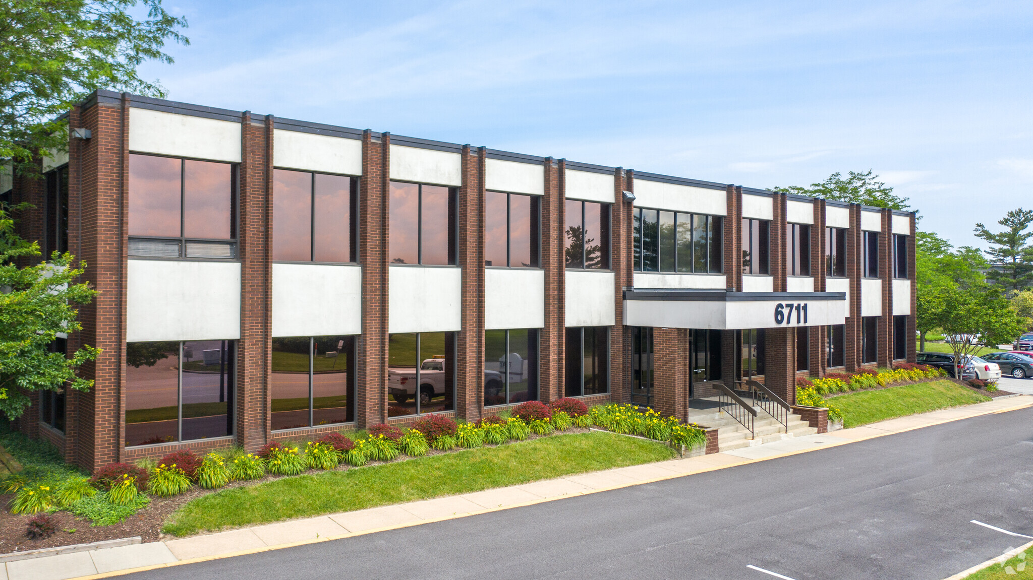 6711 Baymeadow Dr, Glen Burnie, MD à louer Photo de l’immeuble– Image 1 sur 5