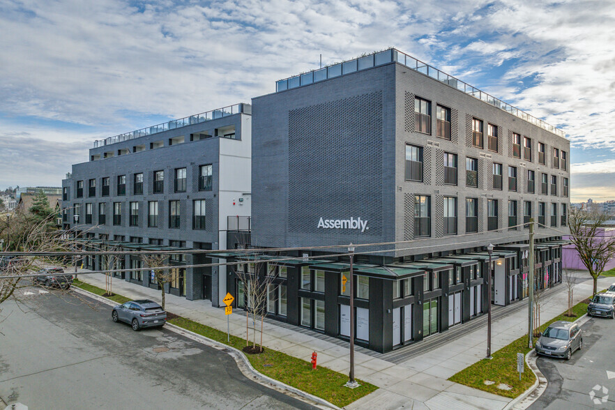 730-742 Glen Dr, Vancouver, BC à louer - Photo de l’immeuble – Image 1 sur 8