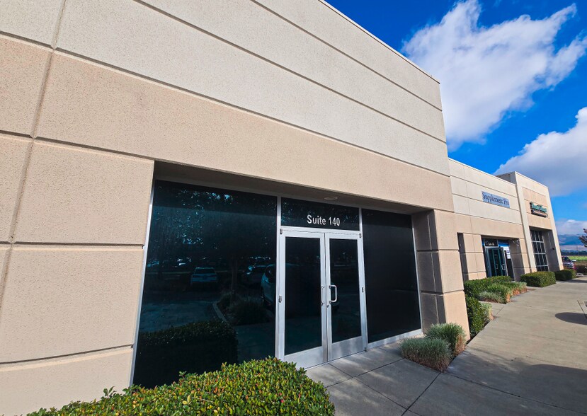 7500 Arroyo Cir, Gilroy, CA à vendre - Photo de l’immeuble – Image 2 sur 8