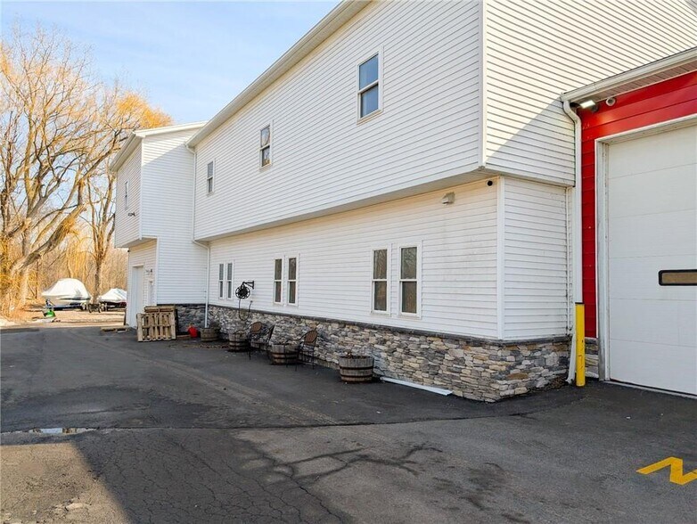 2138 Empire Blvd, Webster, NY à vendre - Photo de l’immeuble – Image 3 sur 15