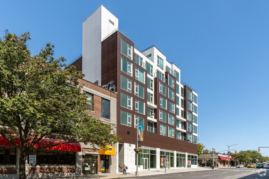 39-11 Queens Blvd, Long Island City, NY à louer - Photo de l’immeuble – Image 3 sur 5