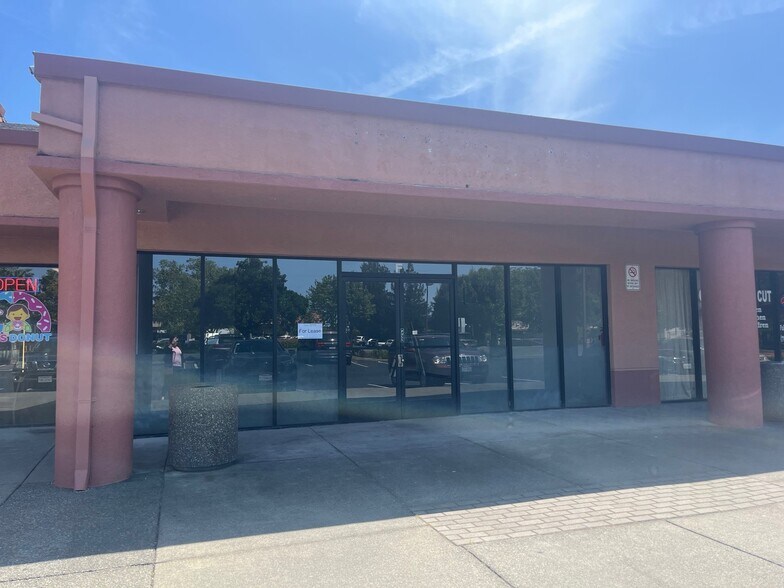 2550 Guerneville Rd, Santa Rosa, CA à louer - Photo de l’immeuble – Image 3 sur 6