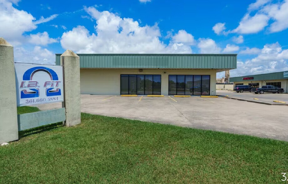 5809 Patton St, Corpus Christi, TX à louer - Photo de l’immeuble – Image 3 sur 7