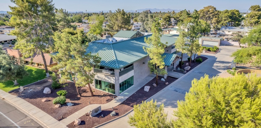4747 S Lakeshore Dr, Tempe, AZ à louer - Photo de l’immeuble – Image 2 sur 11