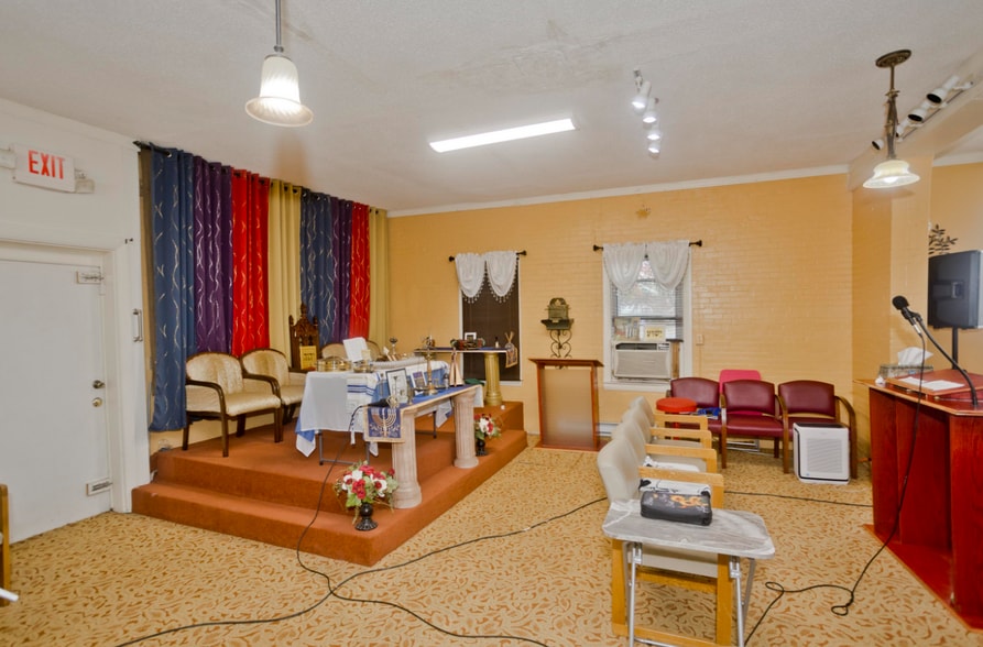 193 Elm St, Holyoke, MA à vendre - Photo intérieure – Image 3 sur 5