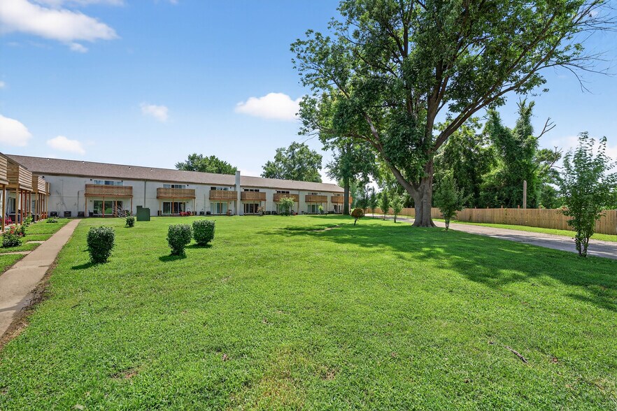 Wilson Park Gardens Apartments portefeuille de 4 biens à vendre sur LoopNet.fr - Photo de l’immeuble – Image 3 sur 27