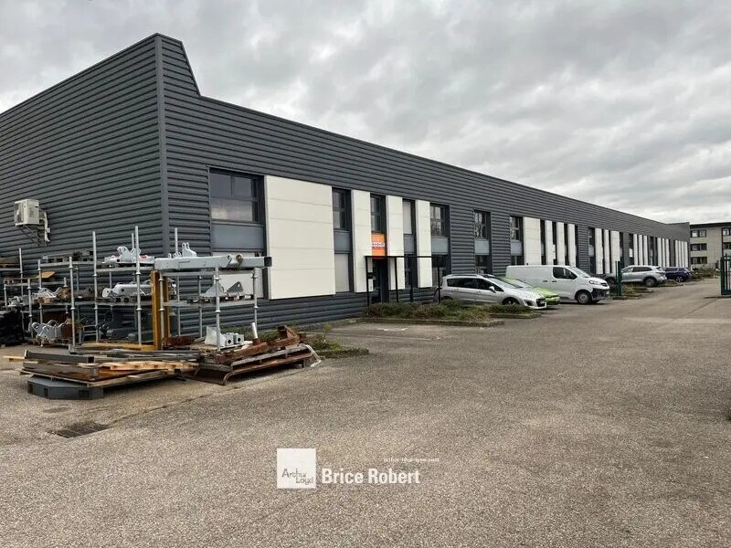 Local d’activités dans Saint-Priest à louer Photo de l’immeuble– Image 1 sur 7