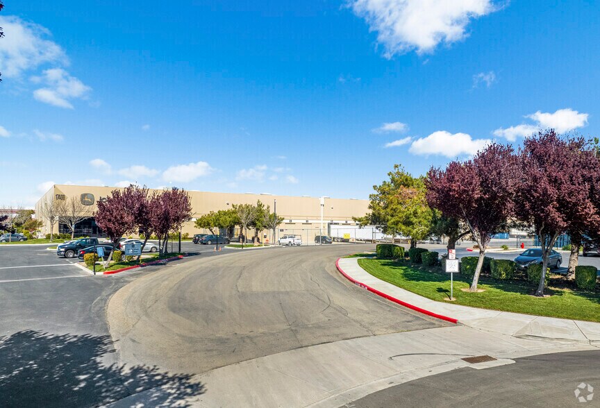 17400 Shideler Pky, Lathrop, CA à louer - Photo de l’immeuble – Image 2 sur 6
