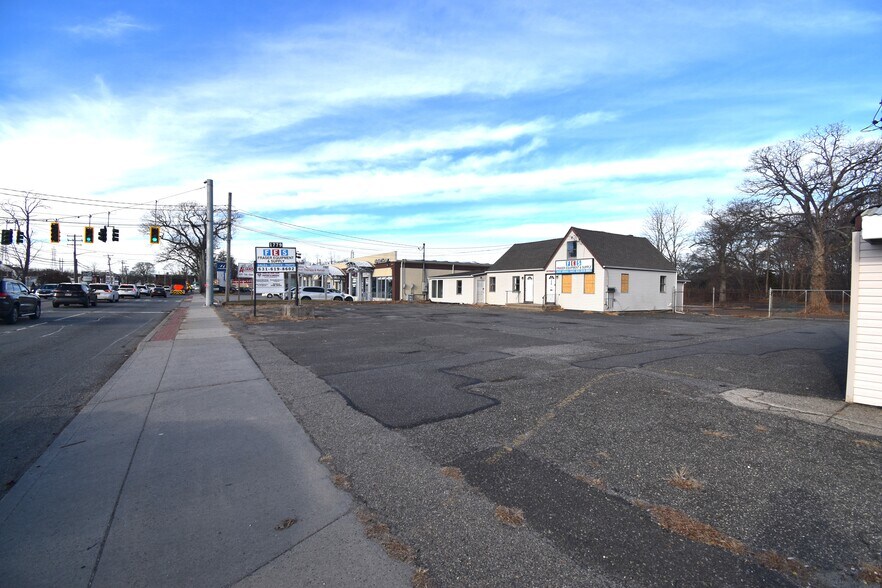 1779 Middle Country Rd, Centereach, NY à louer - Photo principale – Image 1 sur 5