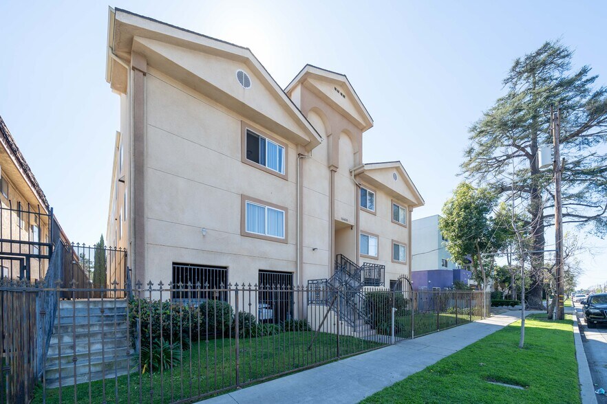 13430 Victory Blvd, Van Nuys, CA à vendre - Photo de l’immeuble – Image 2 sur 30