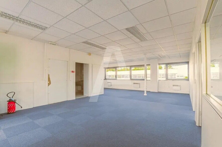 Bureau dans Saclay à louer - Photo de l’immeuble – Image 2 sur 5
