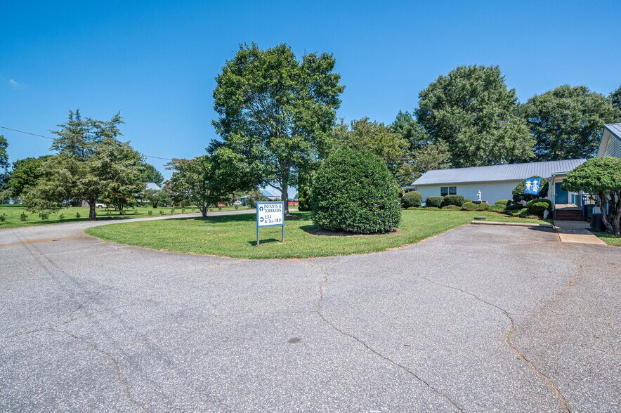 2482 June Bug Rd, Vale, NC à vendre - Photo de l’immeuble – Image 3 sur 49